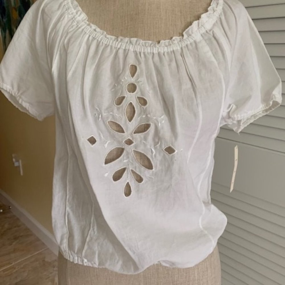 Sharagano Paris white top M/L fits small